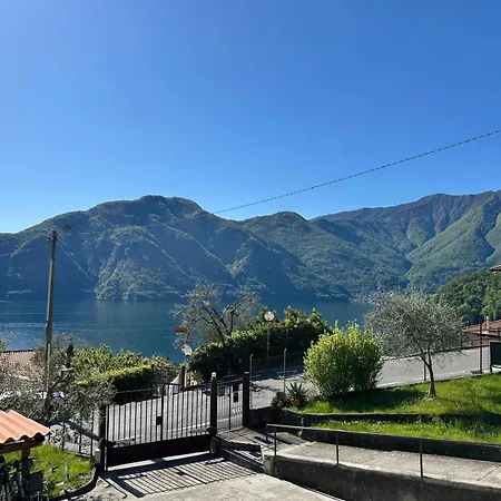 Casetta Rossa Apartman Mezzegra